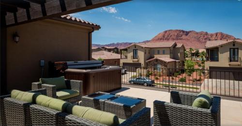 Santa Clara House | Paradise VIllage 72Fire Pit, Private Hot Tub, Xbox, Pink Pong, Community Amenities