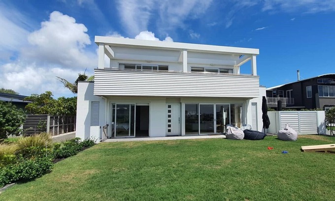 Omaha House | PARAOA BEACH HOUSE
