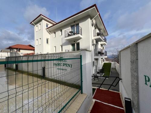 Moinesti Hotel | PARC PINI RESORT