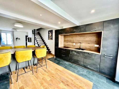 Saint-Denis Villa | Paris Luxury House, jacuzzi- jardin-parking, 10min Stade de France, 18 min des Champs Élysées