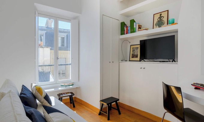 Quartier des Invalides Apartment | Paris St Germain Central residence