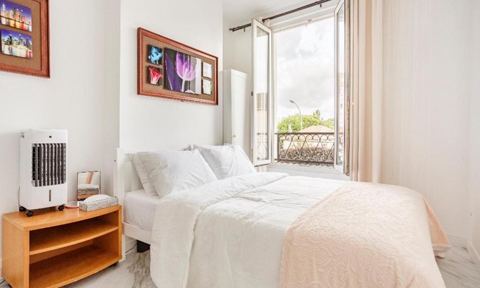 Stains Apartment | Paris tourist Apartment, France