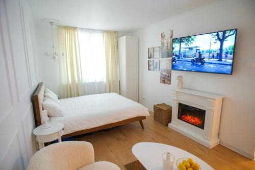 Sector 2 Apartment | Parisian by Ioana