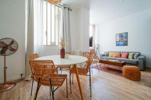 Hopital Saint-Louis Apartment | Parisuites Central Canal Saint Martin Design & Luxe & Cosy