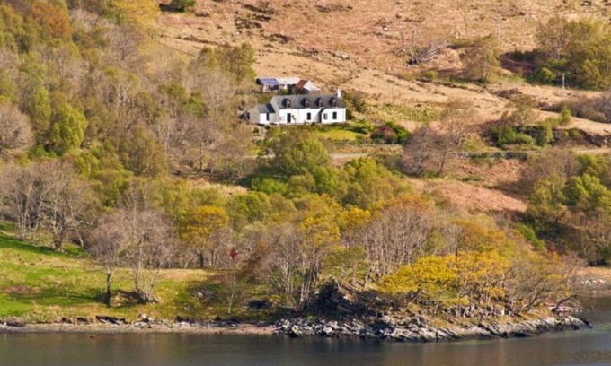 Lochcarron Cottage | Park Cottage - Traditional Croft Cottage With Beautiful Views Across The Loch