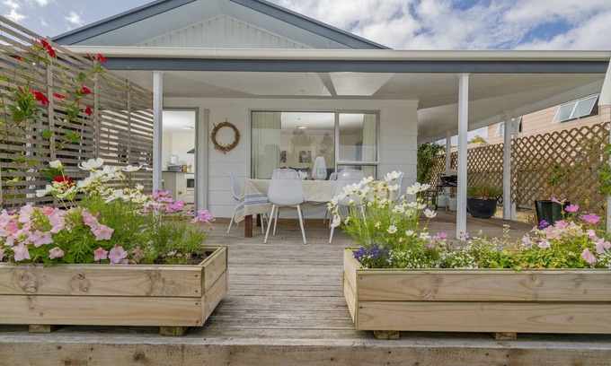 Whangamata Cottage | Park Drive - Whangamata Holiday Home