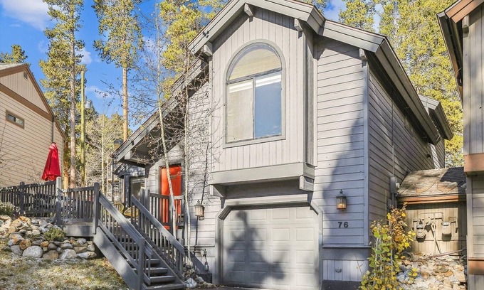 Park Forest Estates House | Park Forest Chalet in Breckenridge: spacious 4-bed, 3-bath retreat for 12 with wooded views.