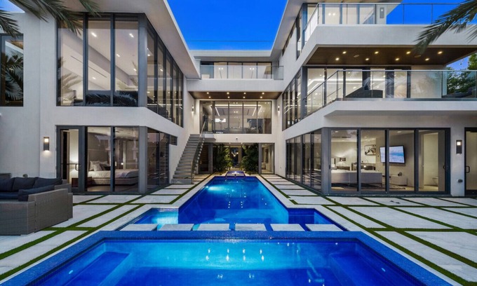 East Fort Lauderdale Apartment | Park Place Mansion-Three-Story Mansion with Rooftop, Dock