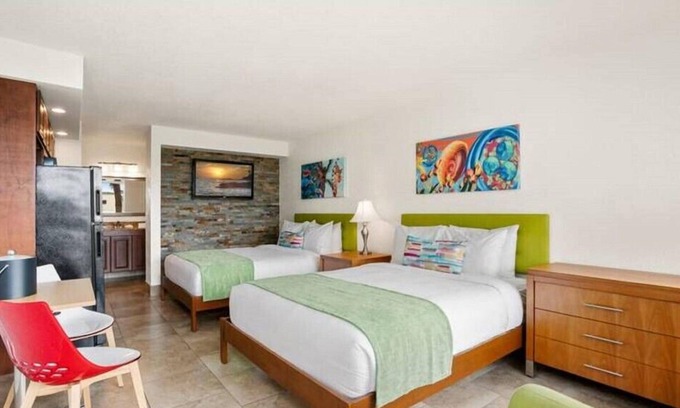 Historic Downtown Kissimmee Hotel | Park Royal Orlando Suite Located in the Entertainment District