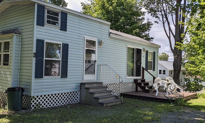 Perry House | Park unit #3 for rent by Silver Lake NY