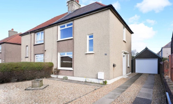 Ardrossan Apartment | Parkhouse Villa in Ardrossan