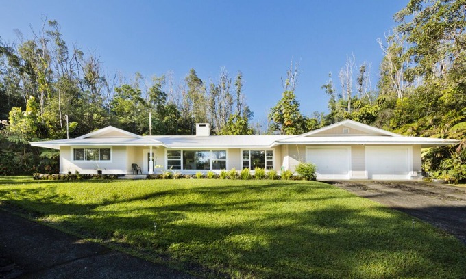 Hilo House | Parklike 4 bedroom AnthuriumHouse, 3+ acres, peaceful, gated, convenient