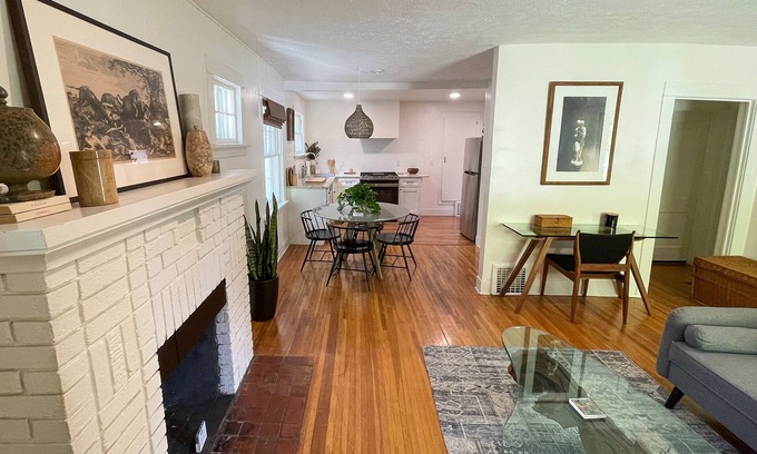 Manito House | Parkside Bungalow steps away from Manito Park