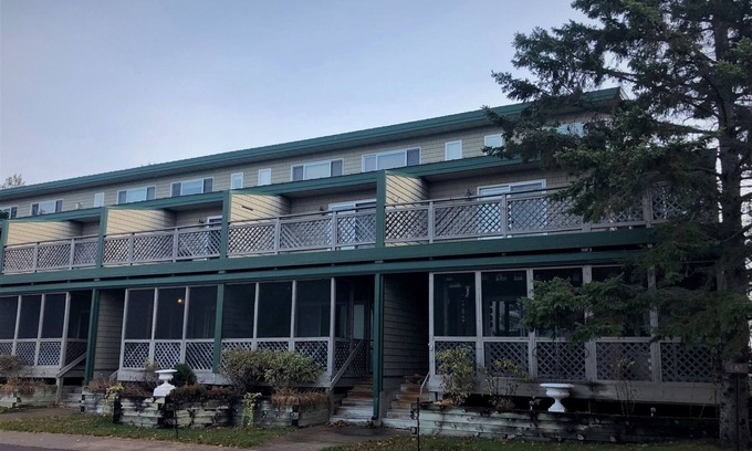 La Pointe Condo | Parkside Condo 7 - Condo Conveniently Located Across from Joni`s Beach