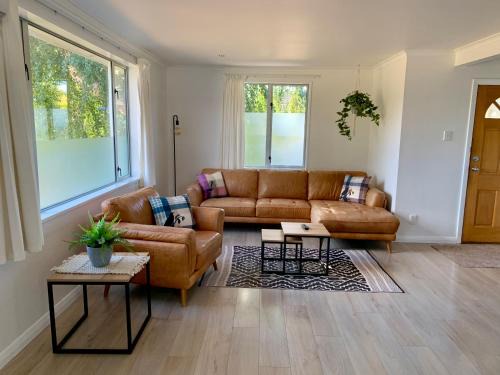 Lake Tekapo House | Parkside Holiday Home - Fully Fenced Garden