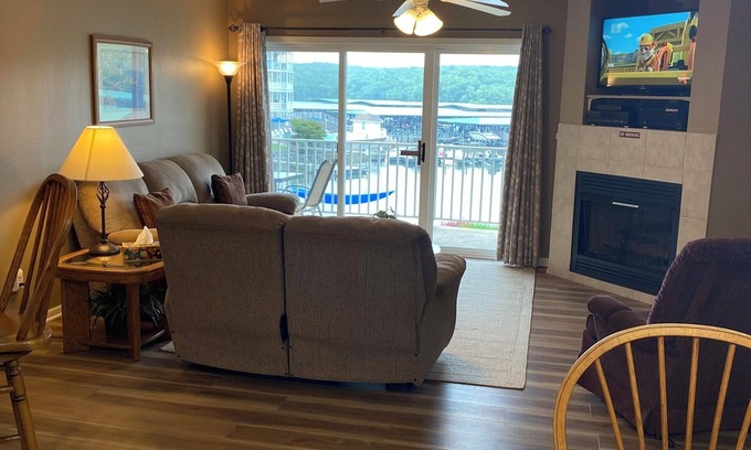 Osage Beach Condo | Parkview Bay 3 bedroom, 1st floor, Overlooks Pool, Lakefront, FREE WIFI
