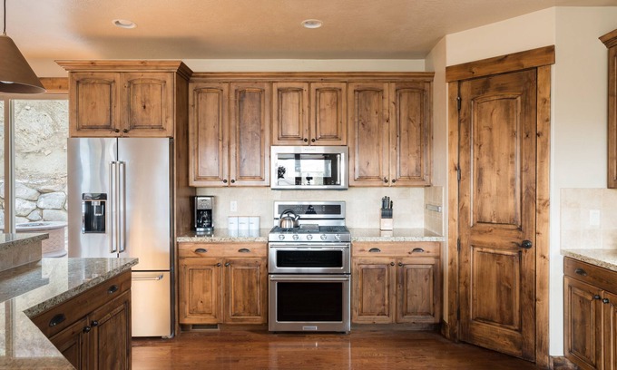 Summit Park Cabin | Parley by AvantStay | Gorgeous Rustic Cabin w/Mtn Views