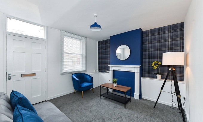 Newark House | Parliament Street - Modernized 2 bedroom apartment with enclosed garden