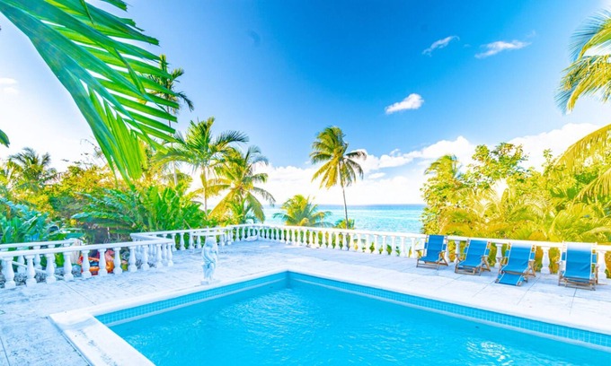 Nassau Cottage | Parrot Cottage at Love Beach Pool