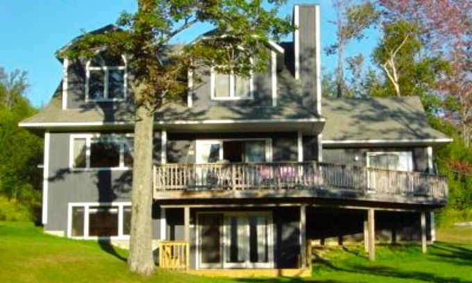 West Dover House | Partridge Run Ski House Hot Tub! Booking Fall, Winter Special Rates Available
