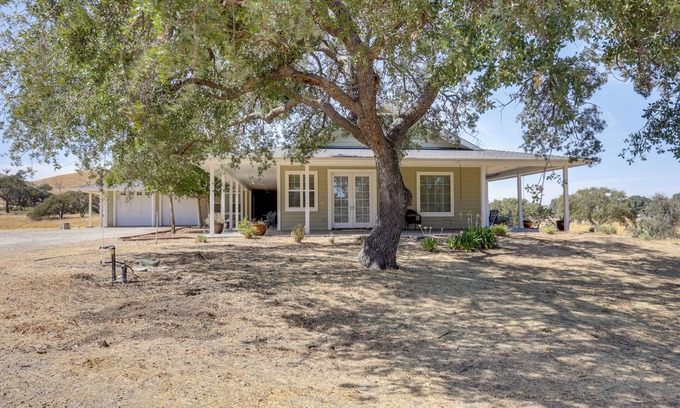 Paso Robles House | Paso Robles Gem w/On-Site Vineyard: Pets Welcome!