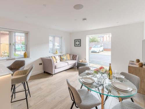 Shrewsbury Apartment | Pass the Keys 1 bed Albury Contemporary Apartment with Secure Parking