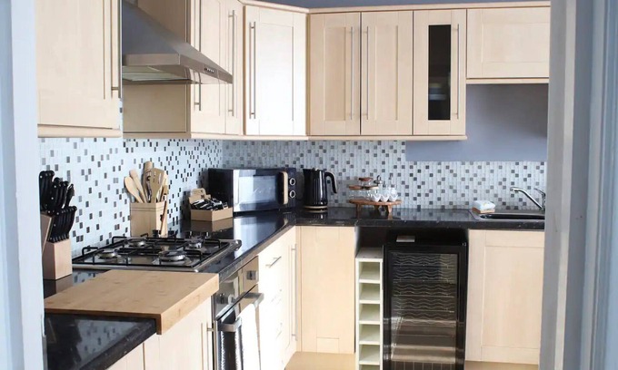 Llanelli Apartment | Pass the Keys | 2 bed town centre flat Llanelli · Modern and bright town centre flat in Llanelli