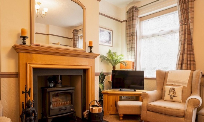 Port Sunlight House | Pass the Keys | 2 BR cottage nr Liverpool Chester and Port Sunlight