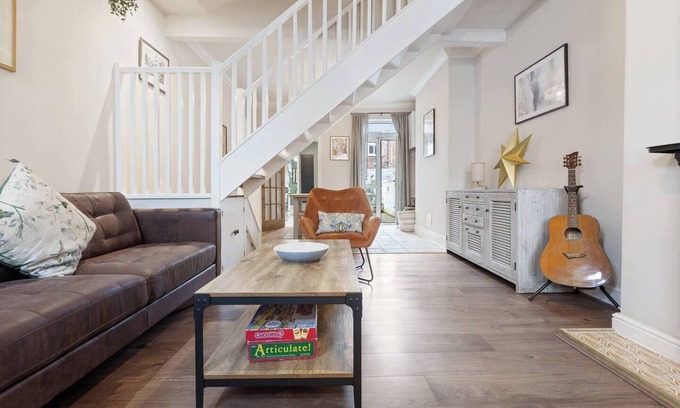 York House | Pass the Keys | 52 Rose St · Beautiful Renovated 2 Bed Home