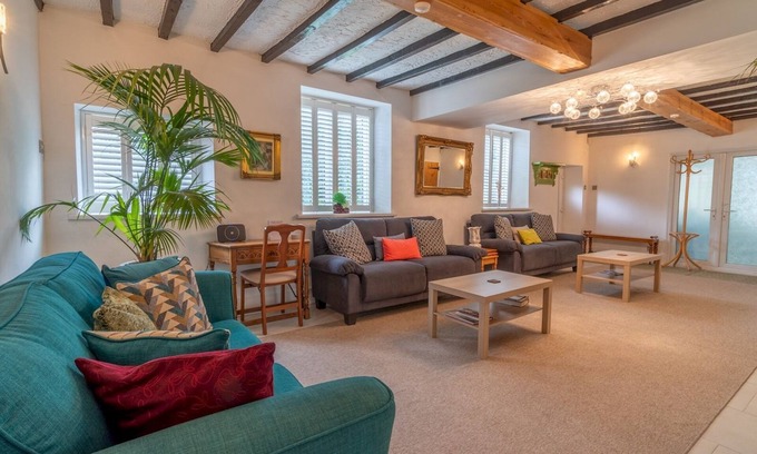 Giltbrook House | Pass the Keys | Amazing Guest Cottage in Nottingham with Parking!