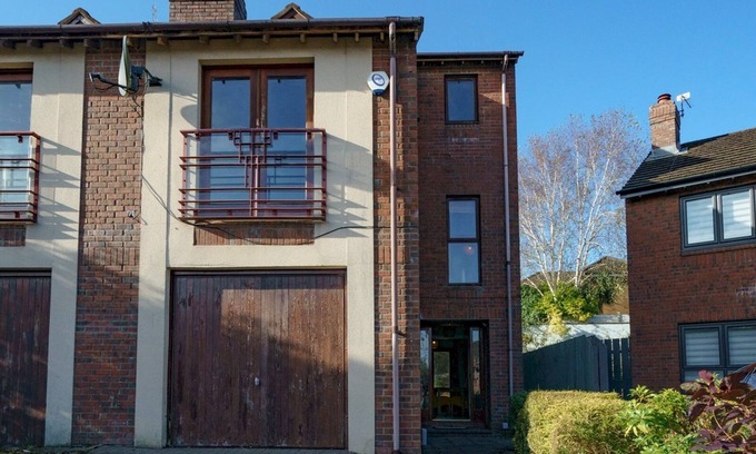 Belfast House | Pass the Keys | Beautiful 3-Bed Riverside Townhouse w/Parking