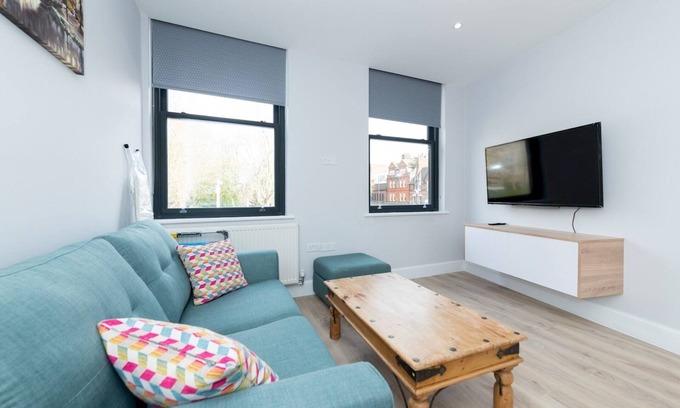 Reading City Centre Apartment | Pass the Keys | Brand New Central Location Flat Modern Decor