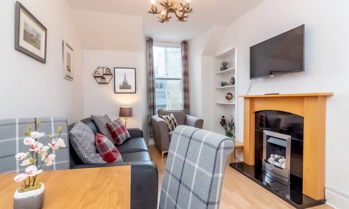 Old Town Apartment | Pass the Keys | Bright and Cosy Flat at the Heart of the Old Town