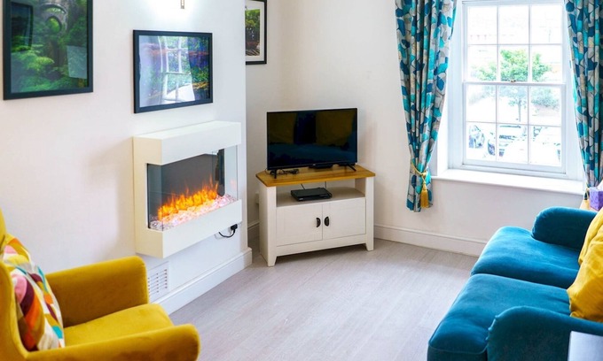 Aberaeron Apartment | Pass the Keys | Central Aberaeron- Cosy 2 bed flat | Sleeping 4