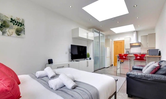 Mill Road House | Pass the Keys | Central & Modern Cabin on Mill Road