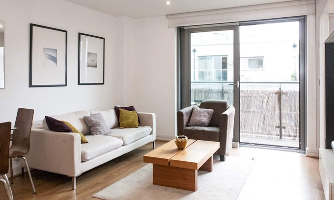Bromley South Apartment | Pass the Keys | Central and very Modern Apartment with a Balcony