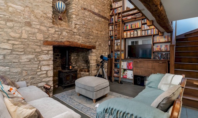 South Leigh House | Pass the Keys | Charming Pet-Friendly Family Cottage in Eynsham