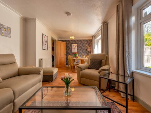 Telford House | Pass the Keys Charming Home Garden Family-Friendly Telford