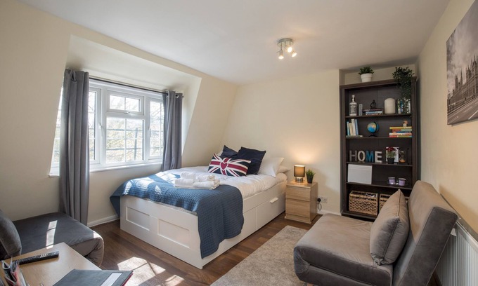 Oval Apartment | Pass the Keys | Comfy Apartment by Oval Station