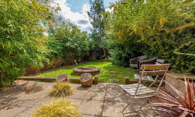 Bridgnorth House | Pass the Keys | Cosy Spacious Garden House