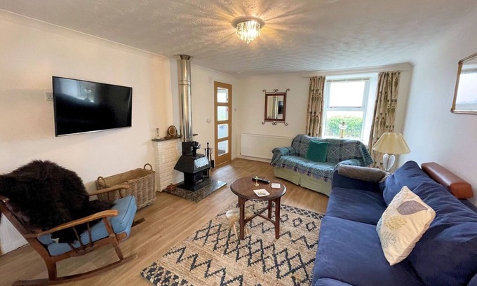 Wigtown House | Pass the Keys | Cosy Spacious Cottage with Views and Garden