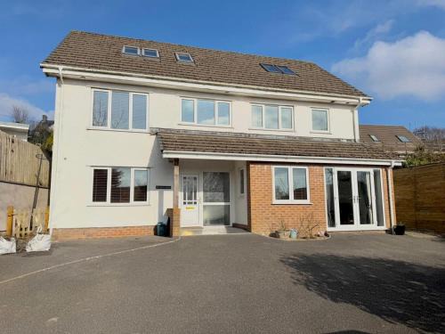 Reynoldston House | Pass the Keys Countryside Retreat in Reynoldston Gower, Sleeps 10