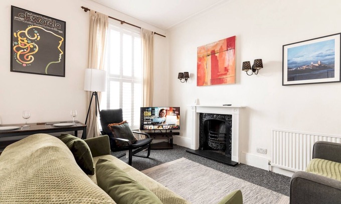Lewisham Apartment | Pass the Keys | Cute & Central Greenwich Flat | 6 min Deptford Stn