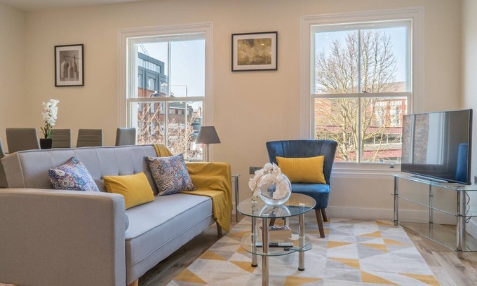 Ealing Apartment | Pass the Keys | Hidden Gem in Queen of the Suburbs