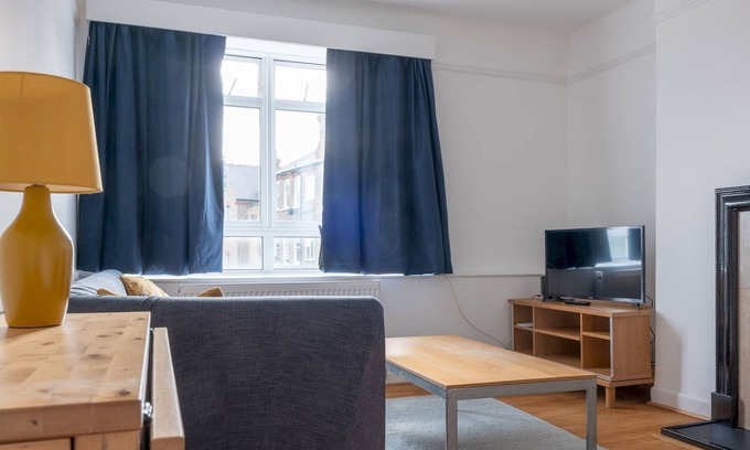 Brondesbury Apartment | Pass the Keys | Kilburn Cosy Apartment