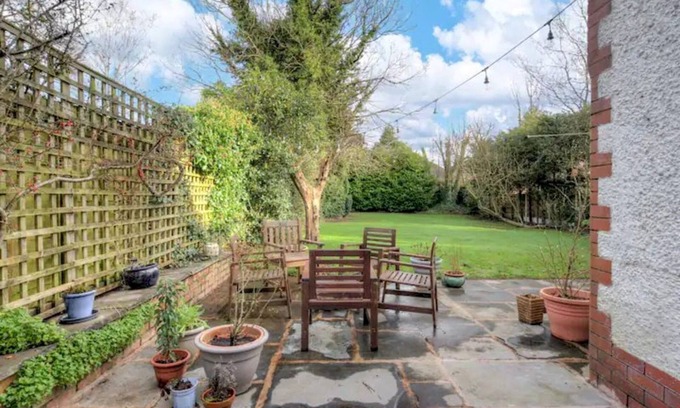 Cheadle House | Pass the Keys | Large Family Home
