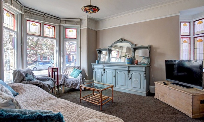 Trafford House | Pass the Keys | Large, beautiful 4 bedroom Victorian House