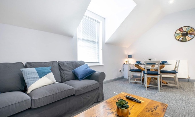 Belfast Apartment | Pass the Keys | Lovely 2BR Loft Apartment in Perfect Location