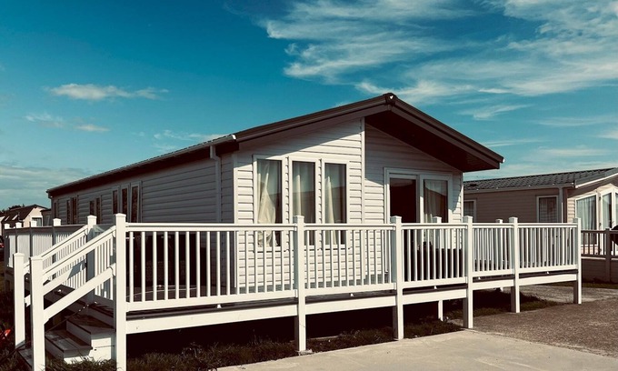 New Romney House | Pass the Keys | Luxury Lakeside Lodge