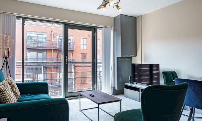 Belfast Central District Apartment | Pass the Keys | Luxury 3BR Apt | City Centre | Free Parking!